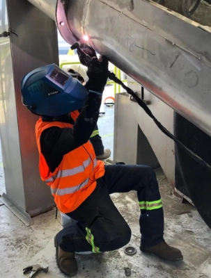 Equipo Group SIE trabajando en planta industrial